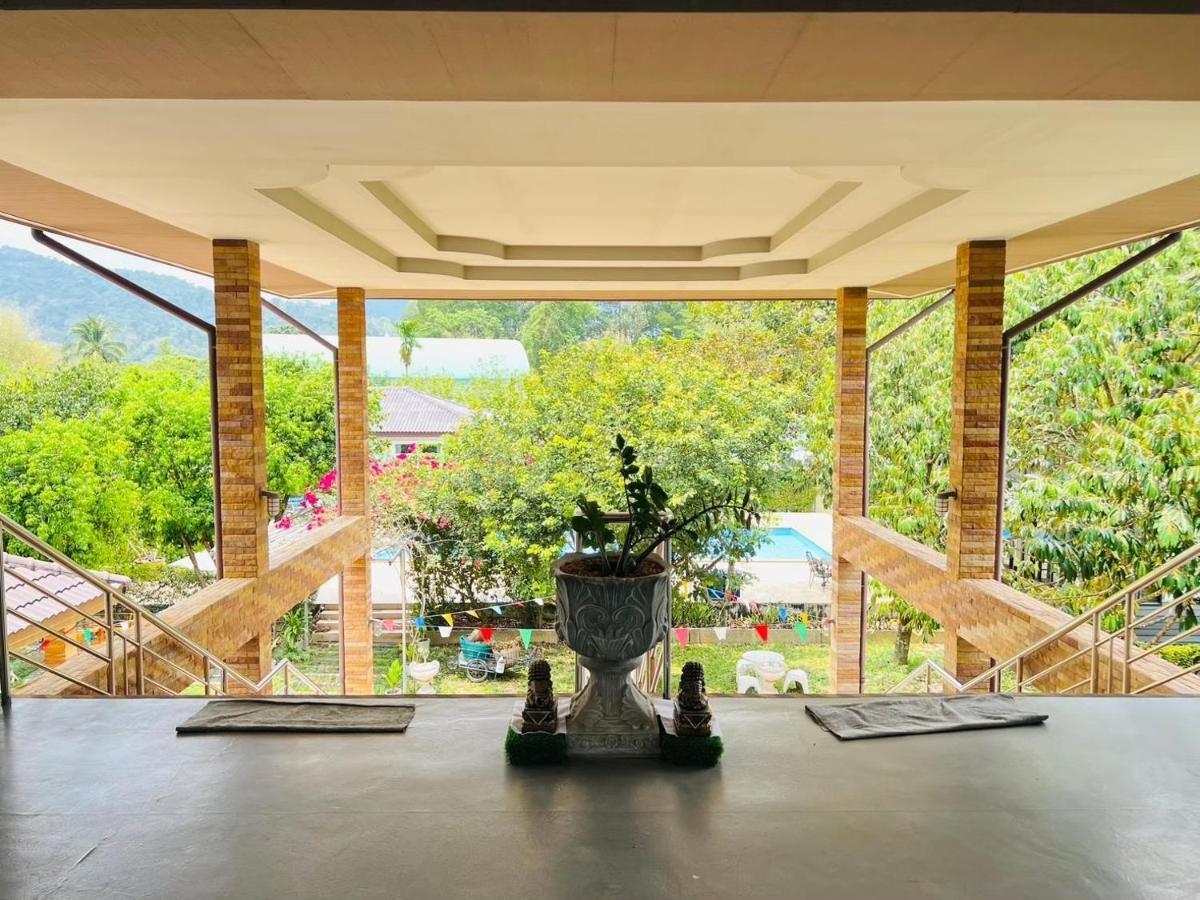 Отель Baan Suan Khun Yaiy Ban Wang Takhrai Экстерьер фото